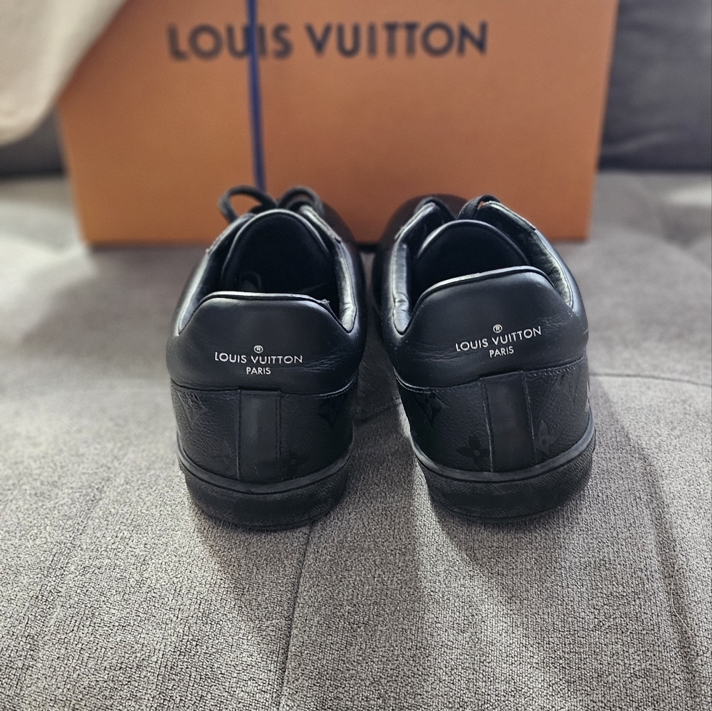 authentic Louis Vuitton shoes - Picture 5 of 9